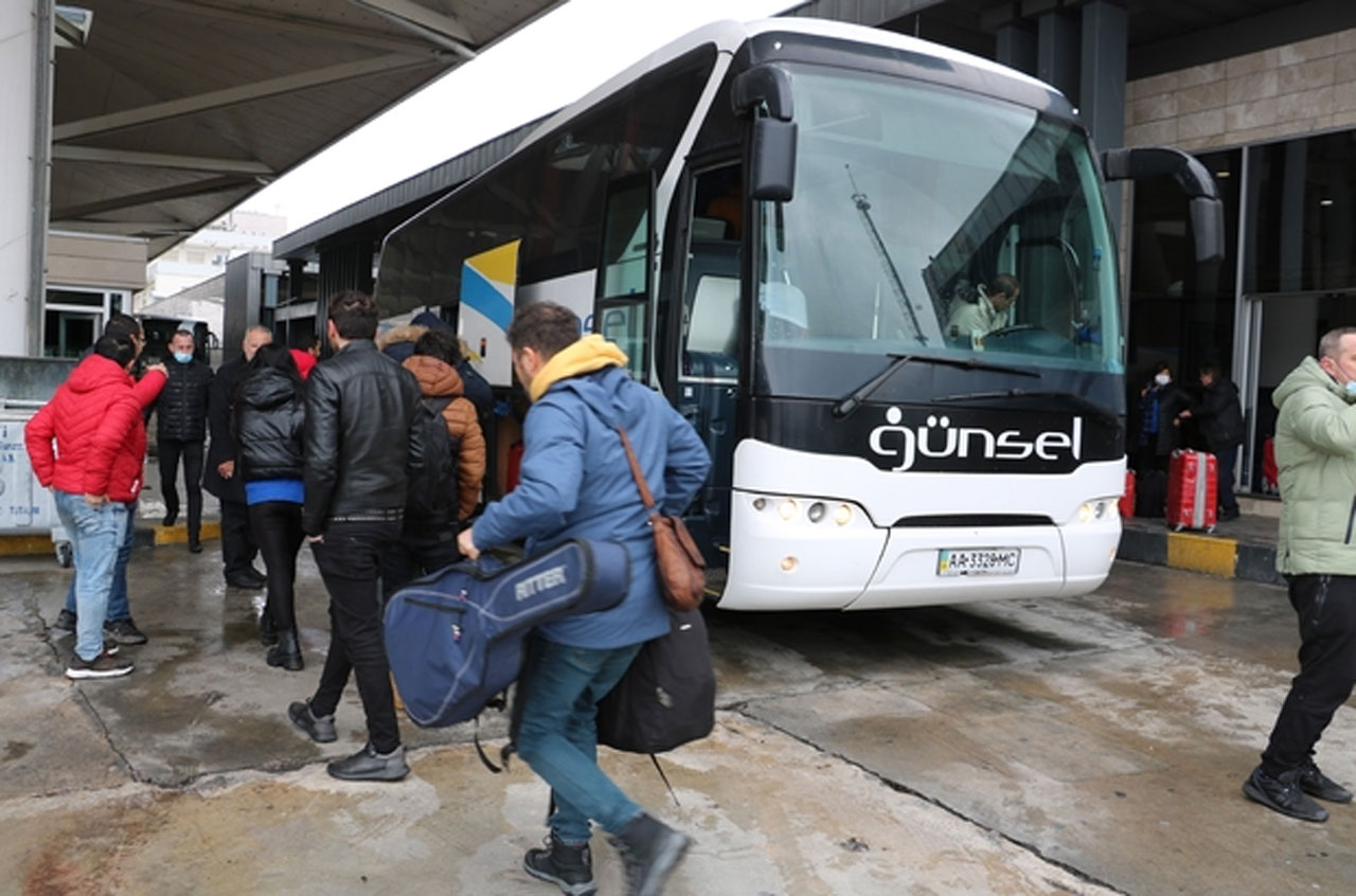 142 ülkeden 100 bin kişiyi yurda getirdik