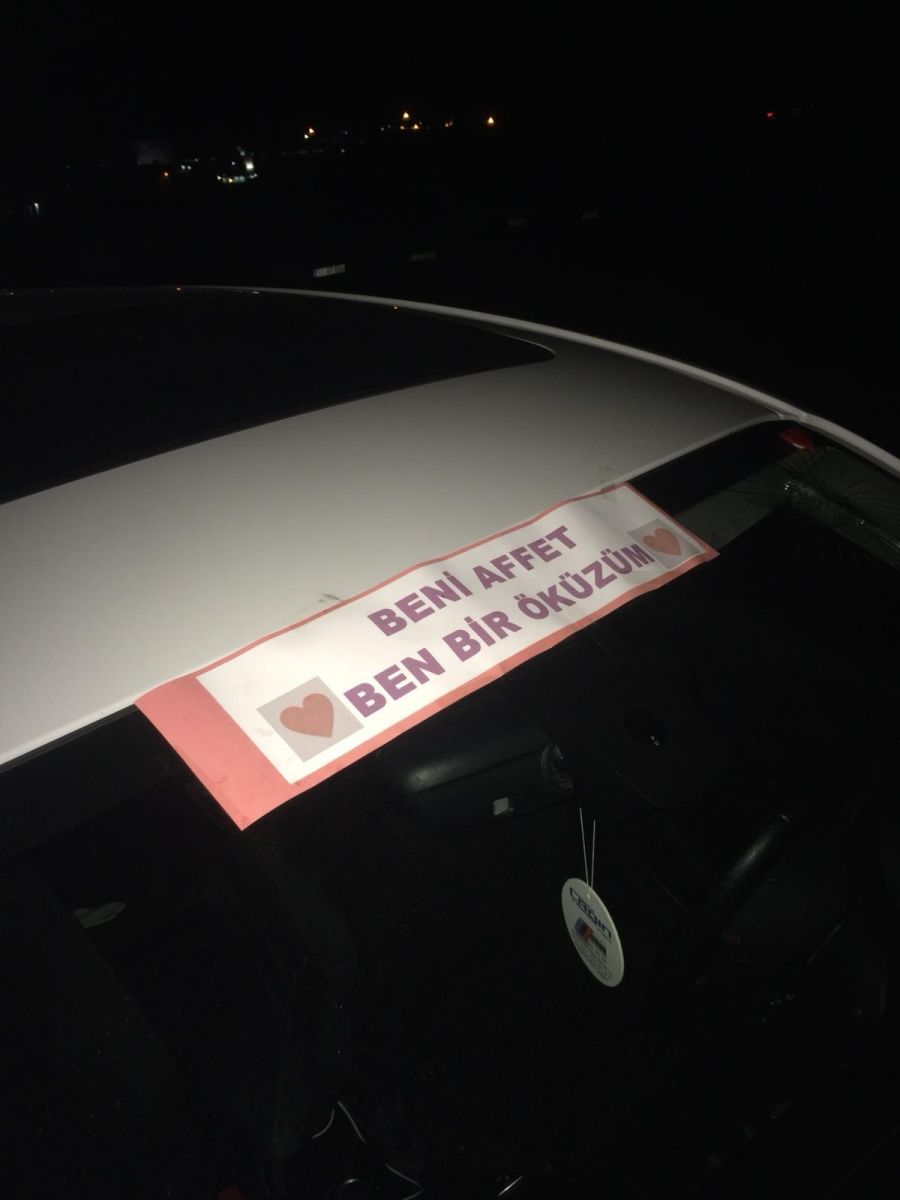 Süslediği aracın üzerine 'Beni affet ben öküzüm' yazdı, sonu hastanede bitti