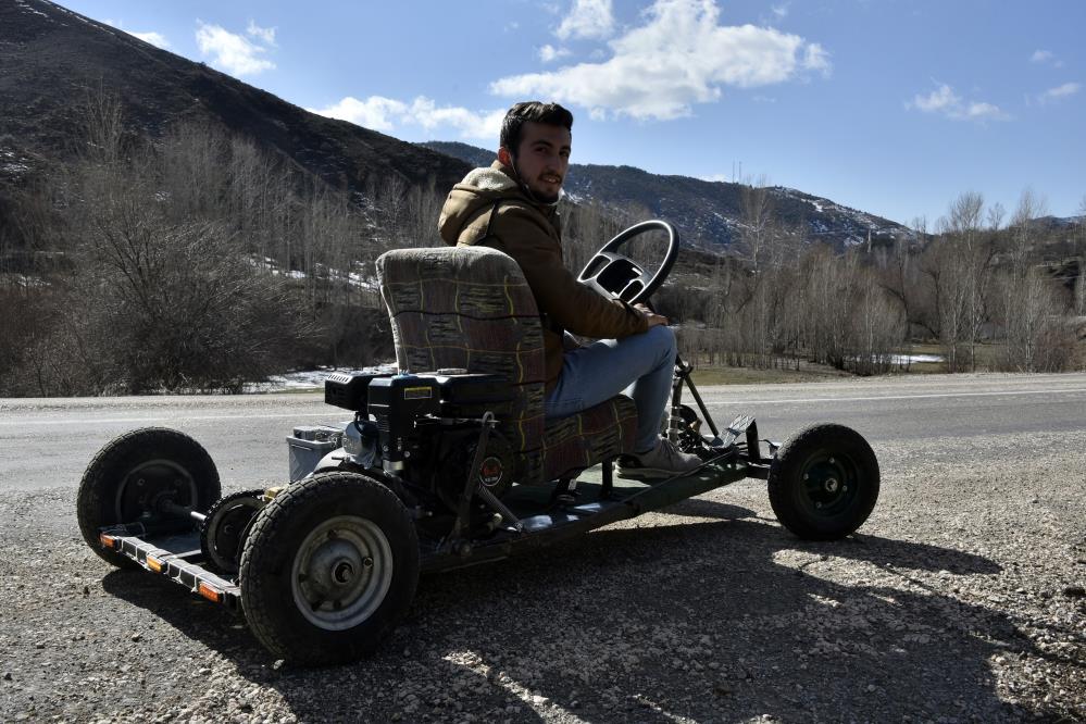 Cep telefonlarını satıp kendilerine araba yaptılar