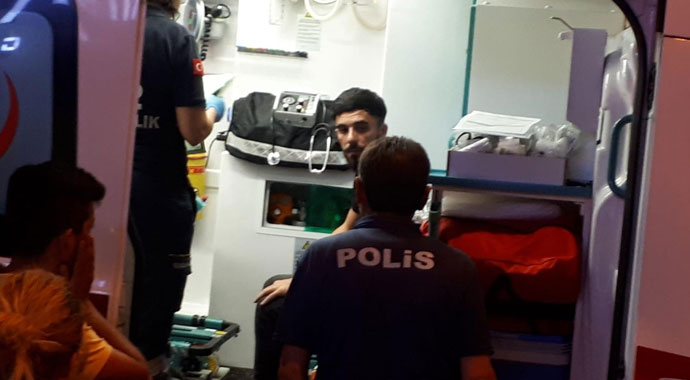 Aracı kağıt gibi ezildi: O, hafif yaralarla kurtuldu