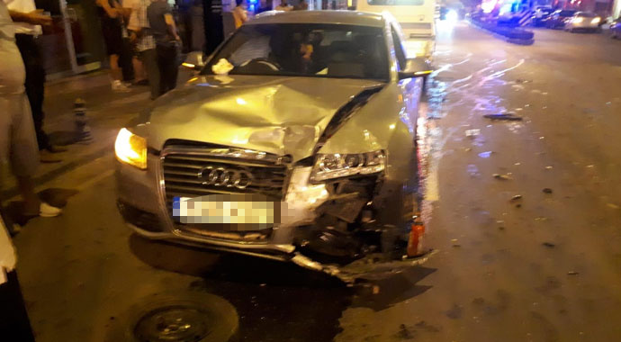 Aracı kağıt gibi ezildi: O, hafif yaralarla kurtuldu