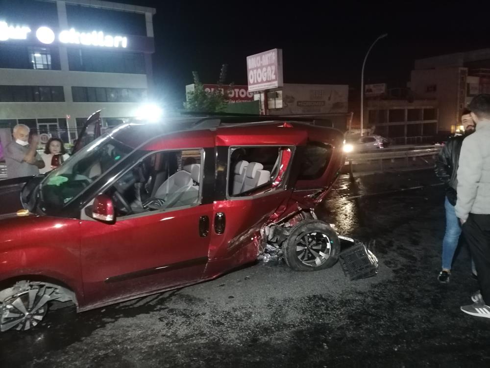 3 araç birbirine girdi, çok sayıda yaralı var