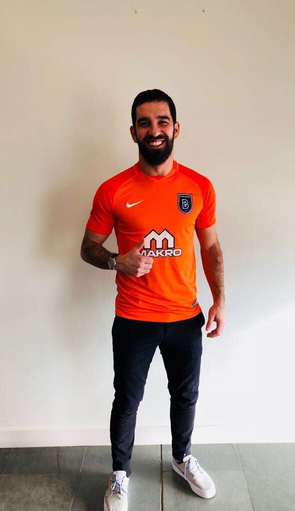 Arda Turan resmen Başakşehir'de!