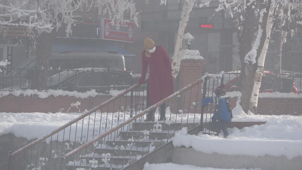 Ardahan'da Sibirya soğuğu! Termometreler eksi 22'yi gördü