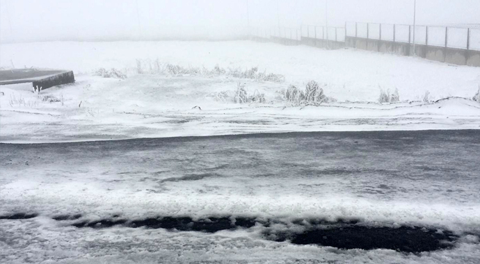 Ardahan'da ulaşıma kar, buz ve sis engeli
