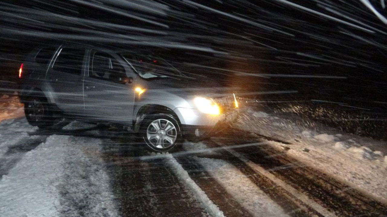 Eylül ayında kar çilesi: Tipi yolları kapattı