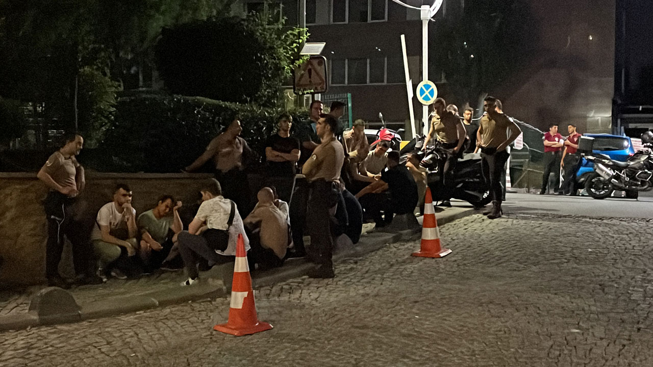 Sokakta düğün ihbarına giden bekçilere saldırdılar: 1 şehit