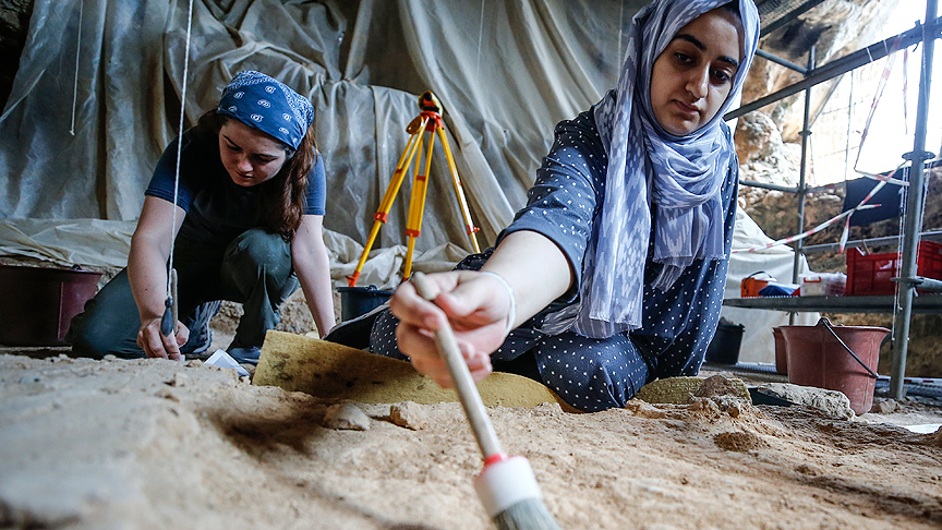 500 bin yıllık mağaradan 'cımbız'la tarih ayıklıyorlar