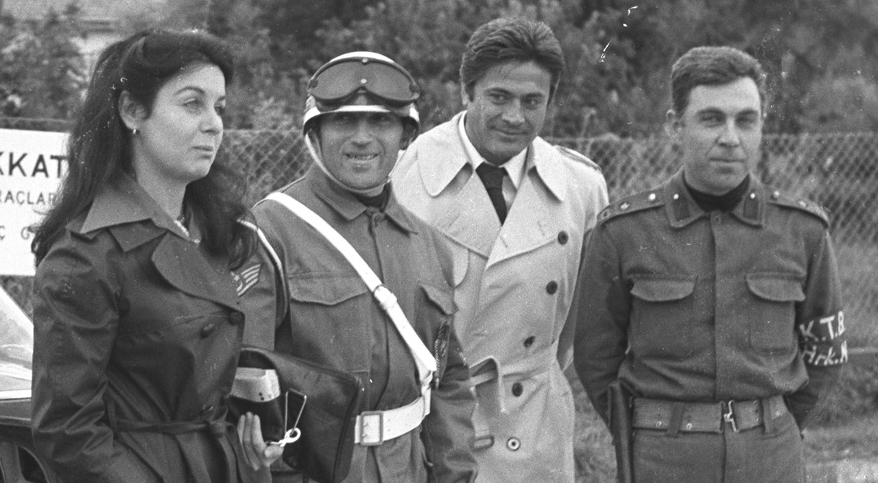 Yeşilçam'a kendi tarihini hatırlattı! Usta jön Cüneyt Arkın'a veda...