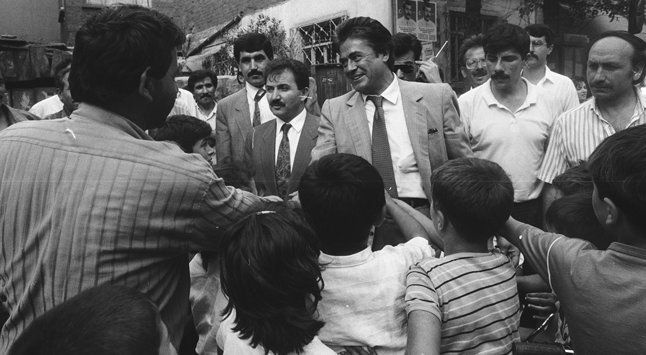 Yeşilçam'a kendi tarihini hatırlattı! Usta jön Cüneyt Arkın'a veda...