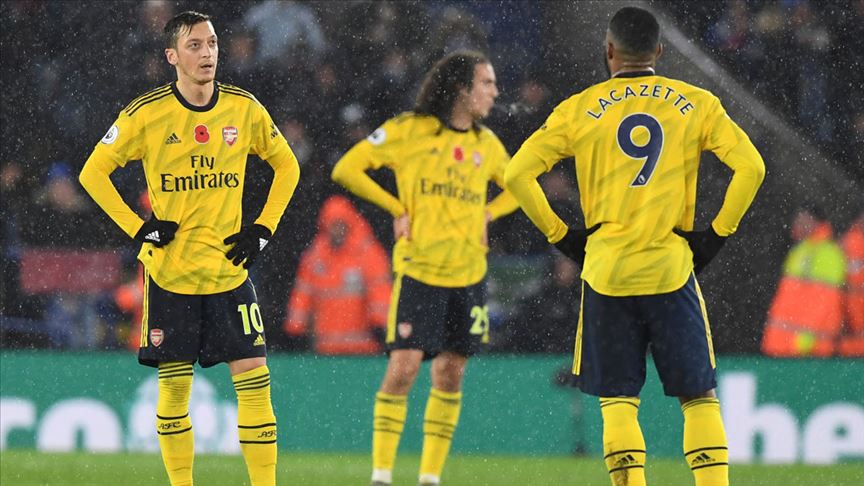 Çağlar'lı Leicester City, Mesut'lu Arsenal'i devirdi