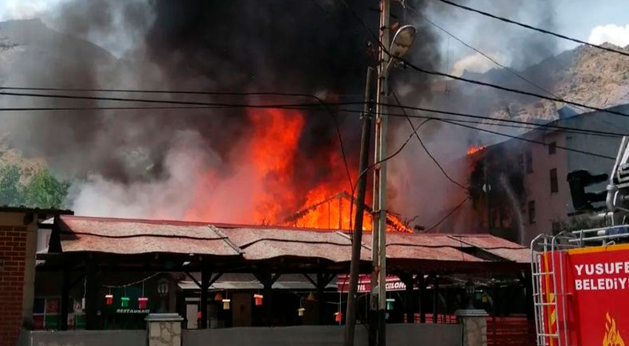 Artvin’de çıkan yangında otel kullanılamaz hale geldi