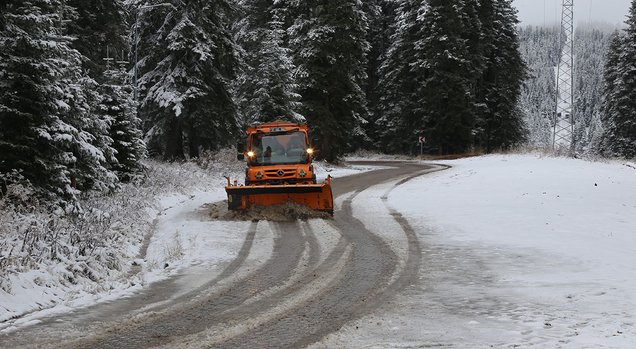Mevsimin ilk karı düştü: Ilgaz Dağı beyaza büründü