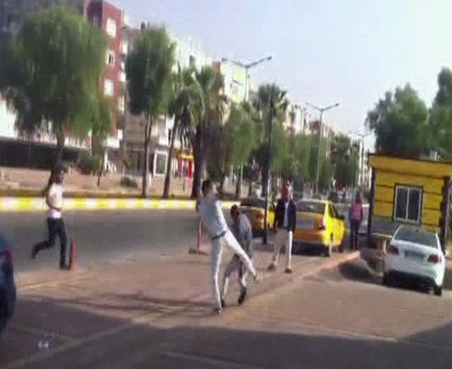 Mersin'de tacizciye uçan tekme