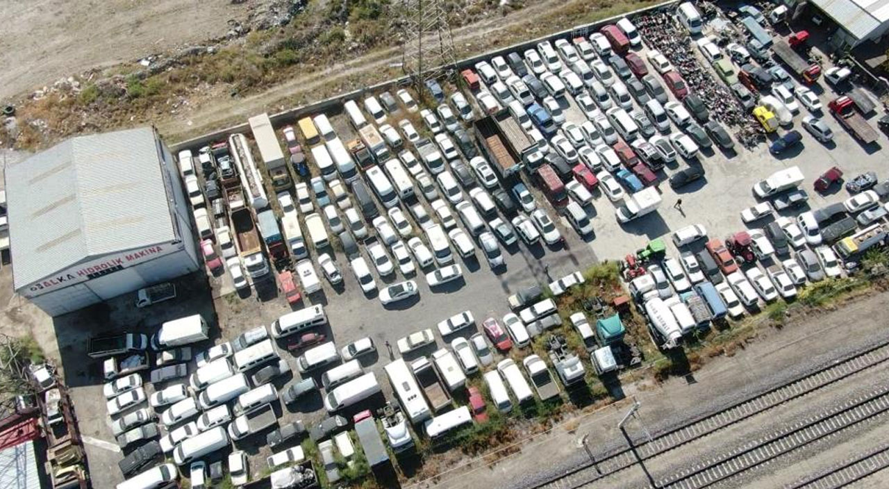 Satışa çıkarılmayan milyonlarca liralık araçlar otoparklarda çürüyor