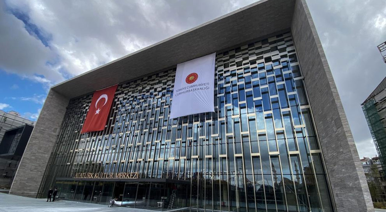 Yenilenen Atatürk Kültür Merkezi’nin son hali görüntülendi