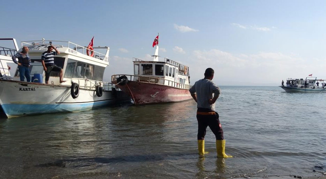 Van Gölü’ne kuraklık: Liman içerisindeki tekneler kullanılamaz hale geldi