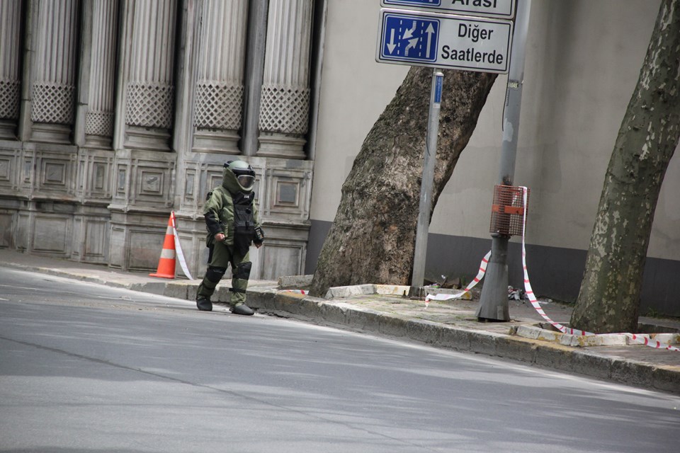 Çırağan Sarayı önünde şüpheli paket paniği!