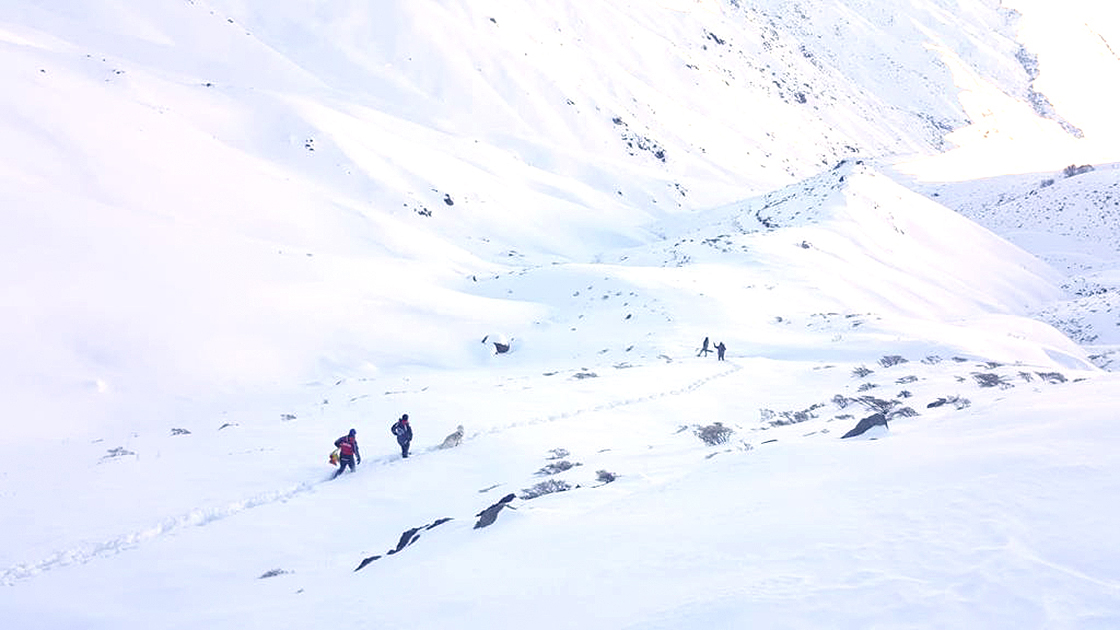 Şemdinli'de çığ altında kalan askerin naaşına ulaşıldı