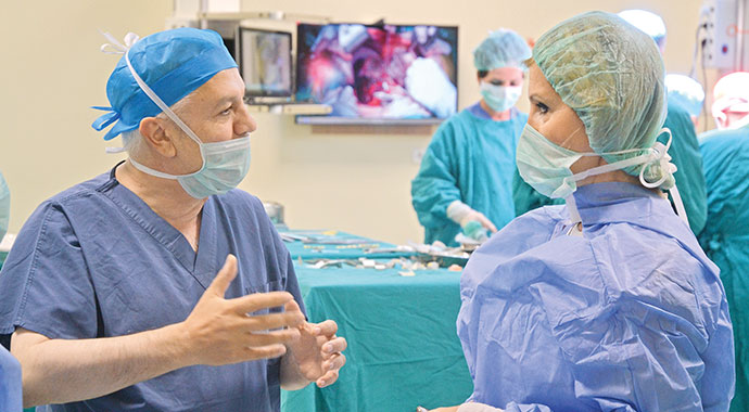 Aynı anda beş kişiye karaciğer nakledildi