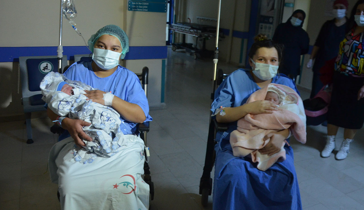 Yeni yılın ilk bebekleri dünyaya geldi