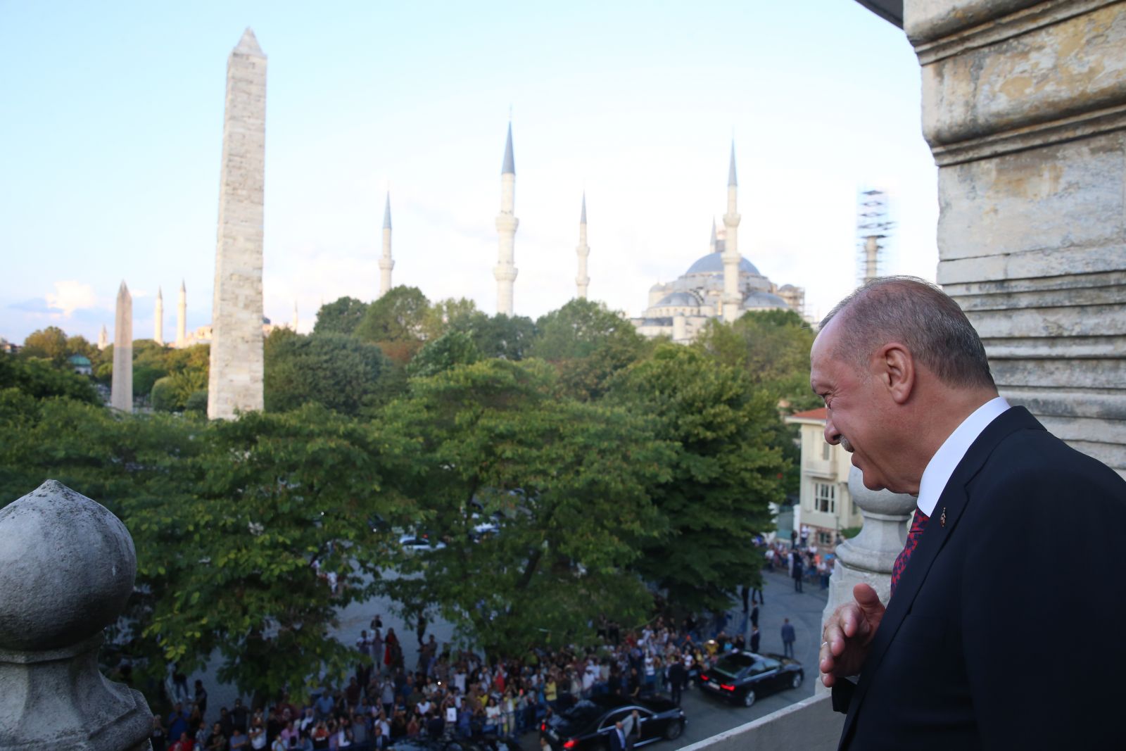 Cumhurbaşkanı Erdoğan Sultanahmet'te vatandaşlarla bir araya geldi