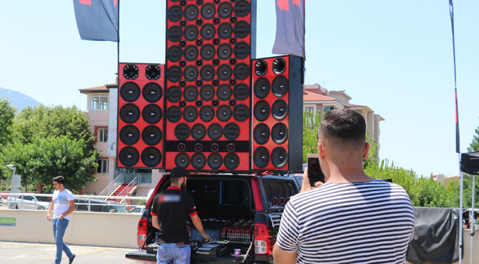 5 bin liralık otomobilini 30 bin liraya modifiye etti