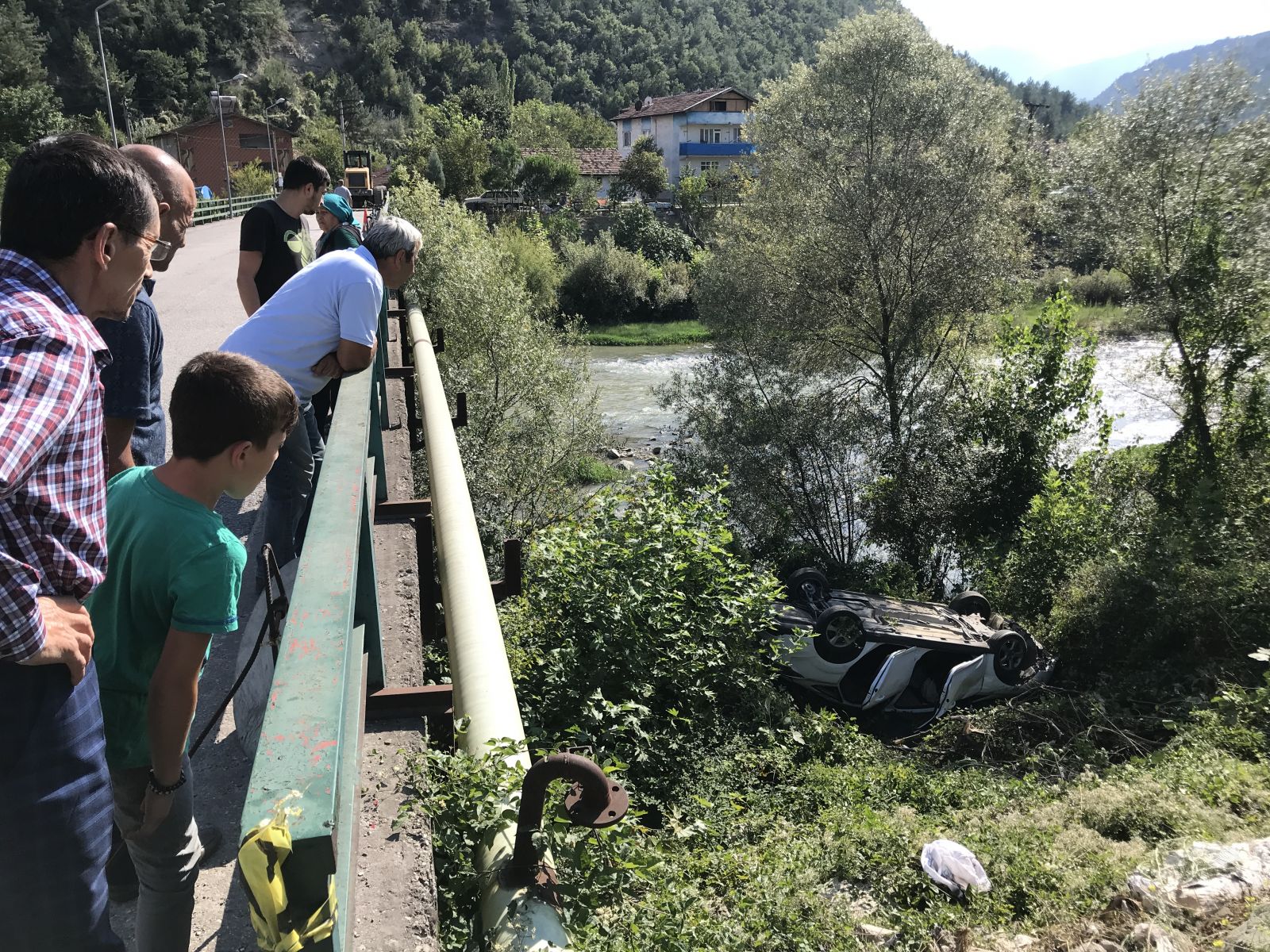 Karabük'te 2 otomobil çarpıştı: 9 yaralı