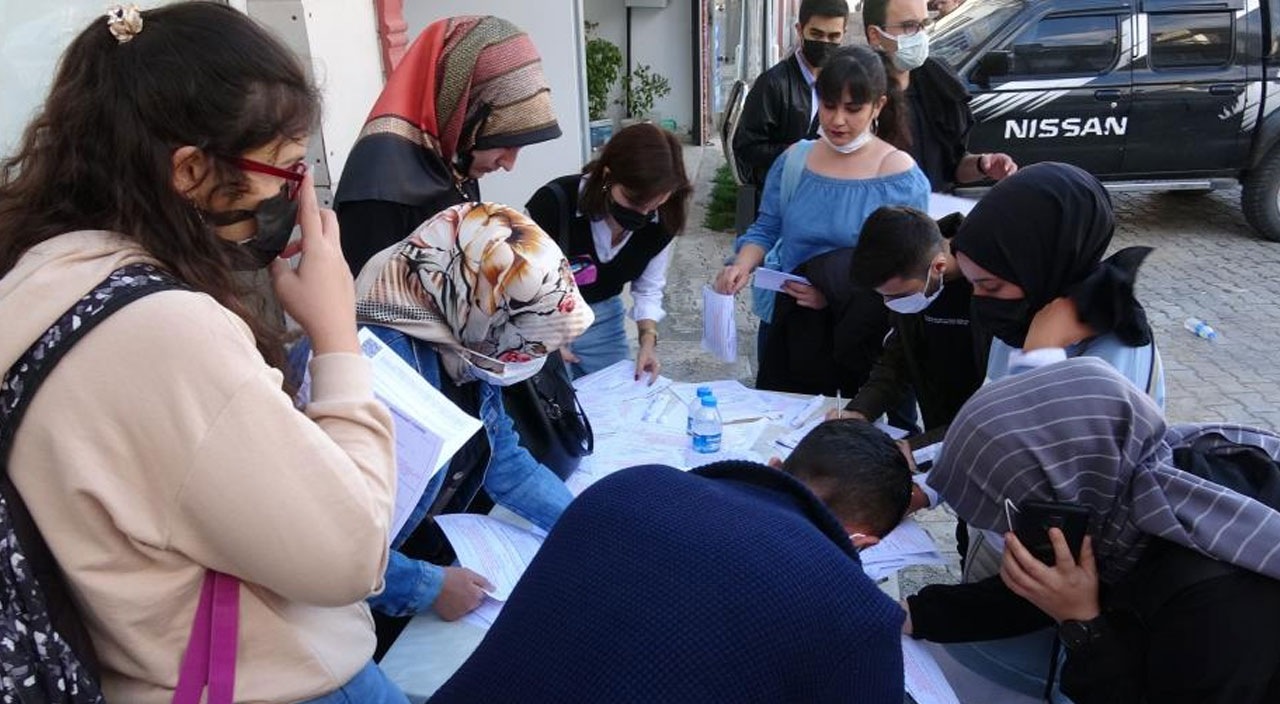 Tokat'taki öğrencilerin 'kart kuyruğu' sınavı!