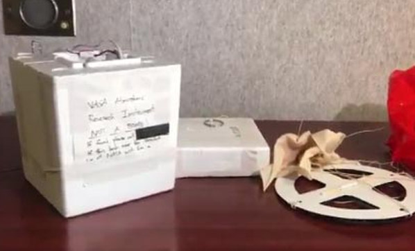 ABD'de gökyüzünden düşen ve içinde Trump'a yönelik not bulunan kutu paniğe neden oldu