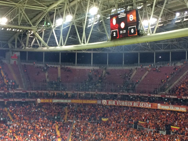 Fenerbahçeli taraftarlar stadı terk etti