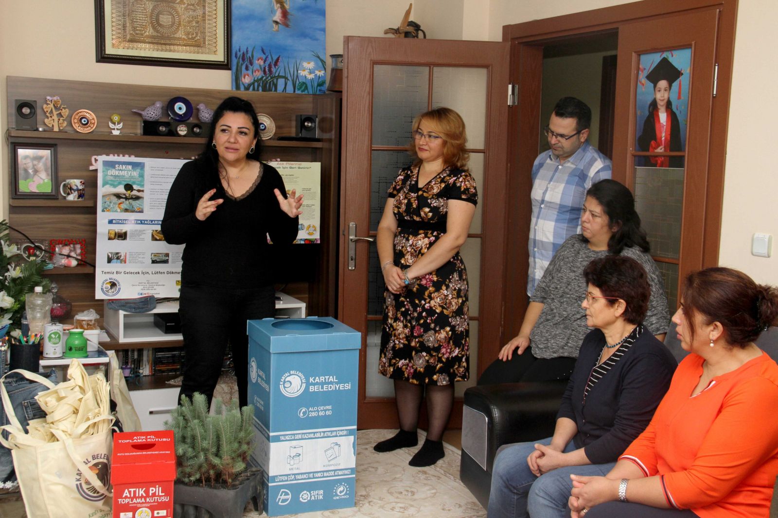 Kadınlardan örnek hareket! Altın günü için değil fidan günü için toplanıyorlar