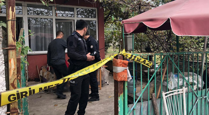 Üvey annesini boğazını keserek öldürdüğü iddia edilmişti! Avukatından şaşırtan savunma