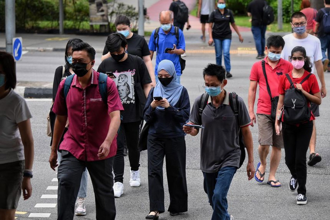 Singapur'dan Covid-19 kararı: Aşı olmayana tedavi paralı