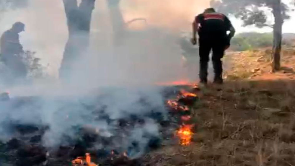 Kahraman askerler yangına ayaklarıyla müdahale etti