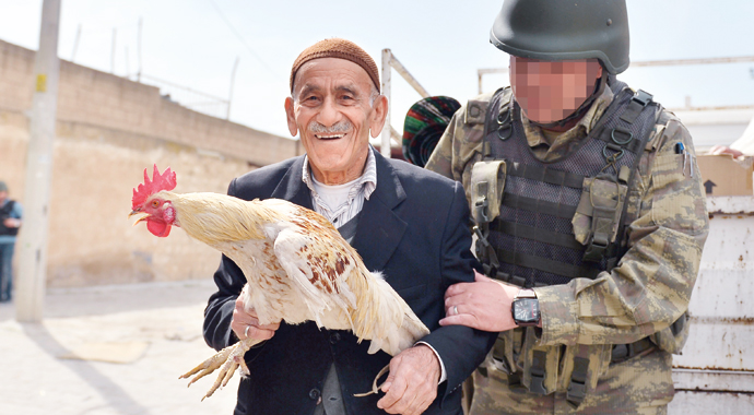 Mehmetçik Nusaybin'de hizmette Mehmetçik Nusaybin'de hizmette