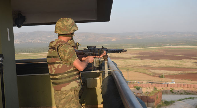Mehmetçiğin gözleri sınırda kulakları ezanda