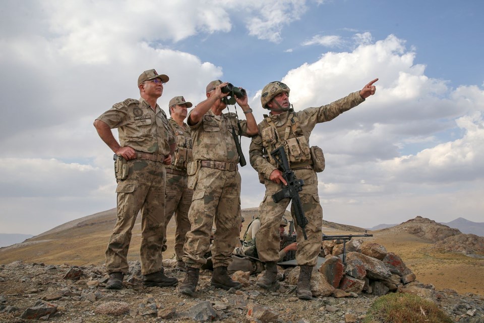 Orgeneral Çetin: 'Dağlar teröristlerden tamamen temizlenmiş durumda' Orgeneral Çetin: 'Dağlar teröristlerden tamamen temizlenmiş durumda'