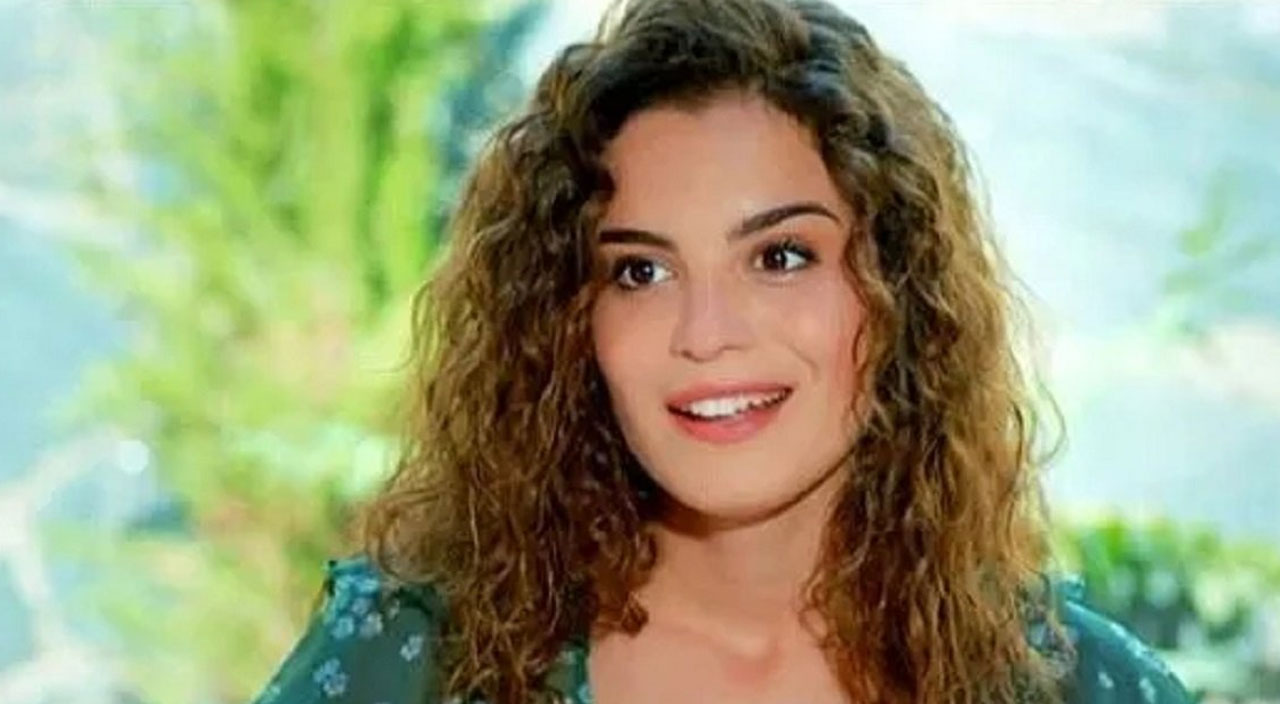 Aslı Bekiroğlu’nun şakası kötü bitti: Yüzünde cam sebil patladı Aslı Bekiroğlu’nun şakası kötü bitti: Yüzünde cam sebil patladı