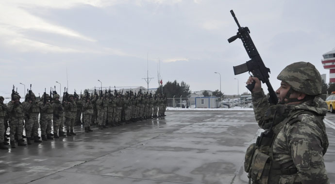 Komandolar sınır ötesi göreve gönderildi