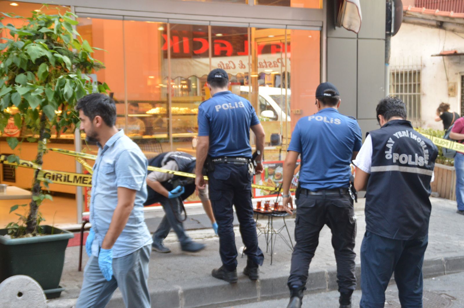 Şişli'de korkunç olay! Oğlunun gözü önünde kurşun yağmuruna tuttu
