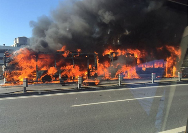 Metrobüs cayır cayır  yandı