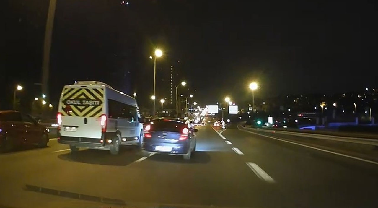 Makas atan otomobil bariyerlere çarptı: Şoför olay yerine dublörünü çağırdı
