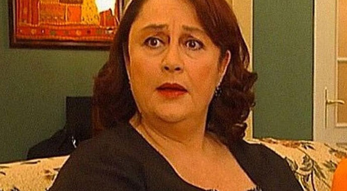 Usta oyuncu Ayşegül Atik hayatını kaybetti