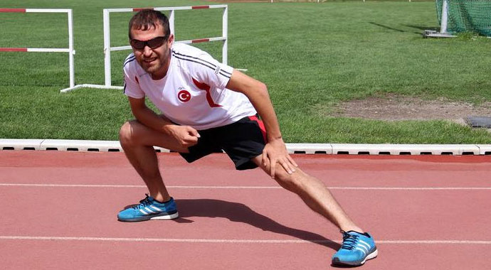 Atletizmde tarihe geçen milli atlet, yönünü futbola çevirdi