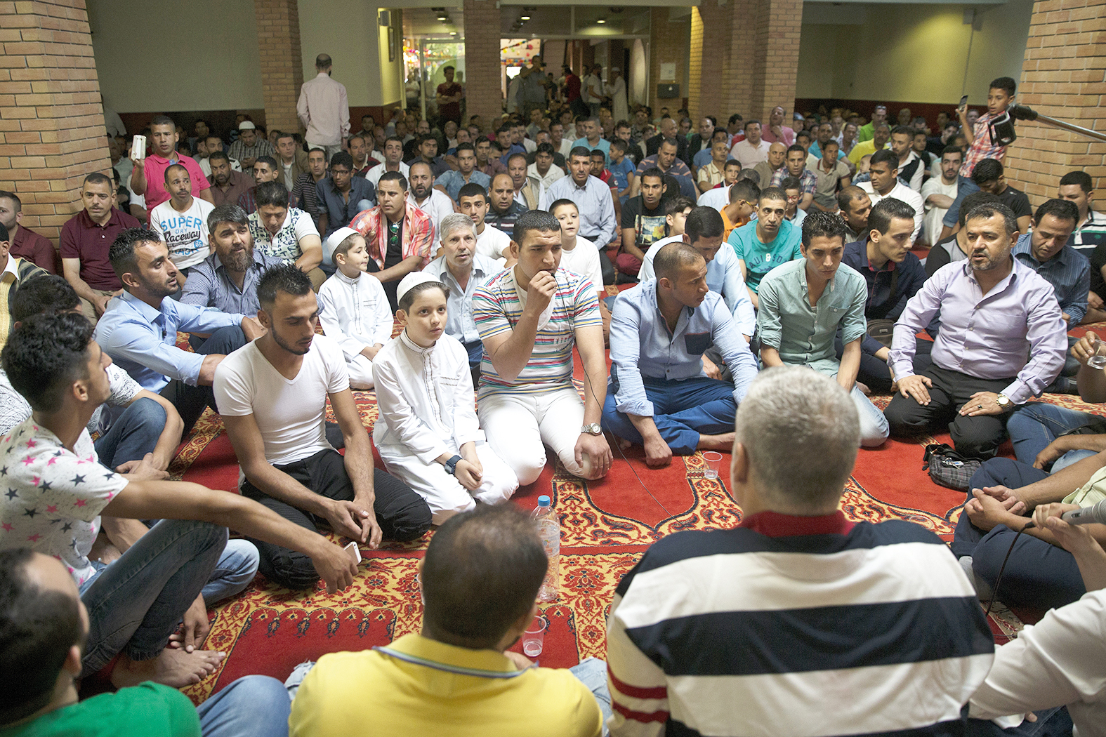 Rusya’da bayram, Atina’da zulüm!