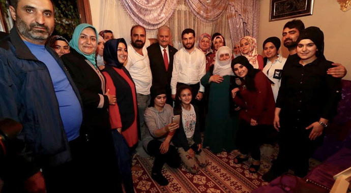 Avcılar'da Binali Yıldırım'a yoğun ilgi