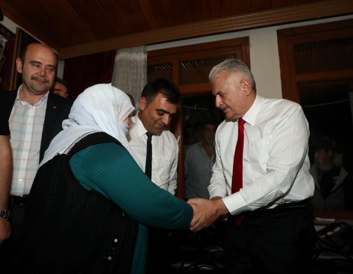 Avcılar'da Binali Yıldırım'a yoğun ilgi