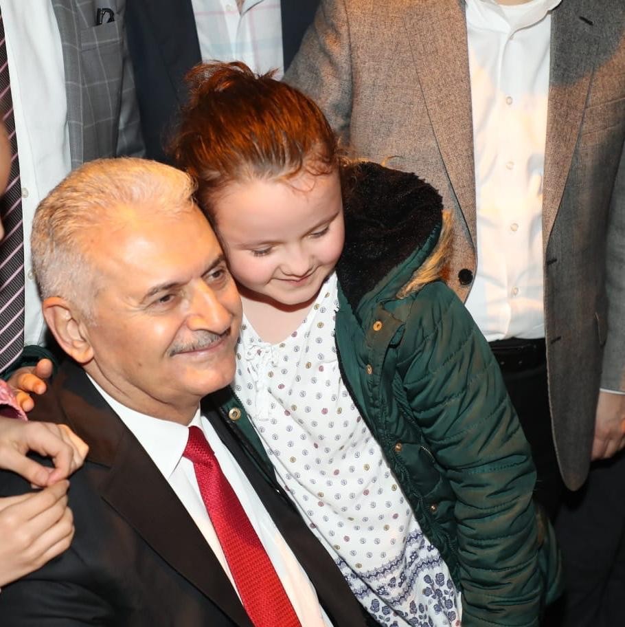Avcılar'da Binali Yıldırım'a yoğun ilgi