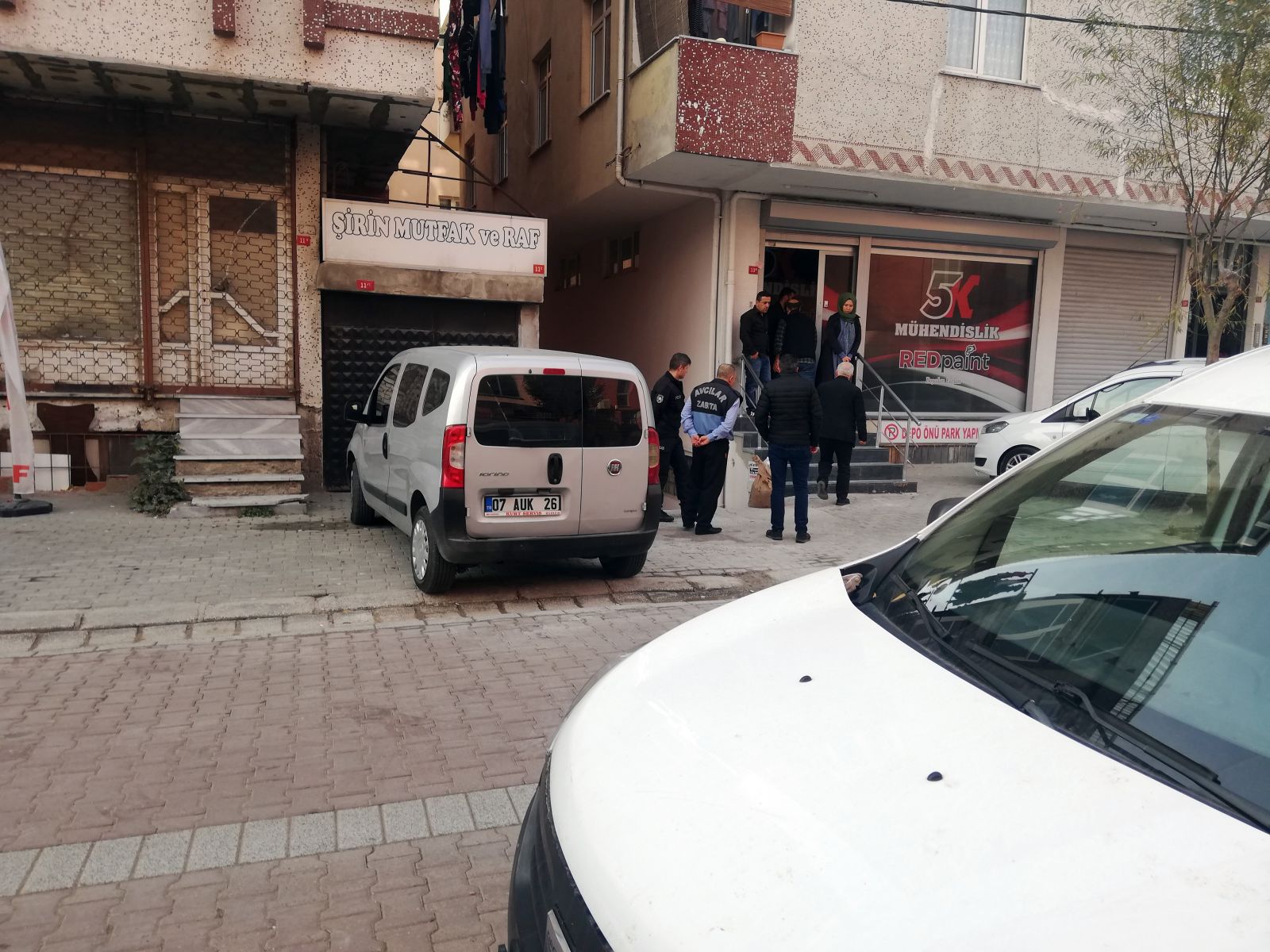 Avcılar'da panik anları! Kimyasal koku alarma geçirdi